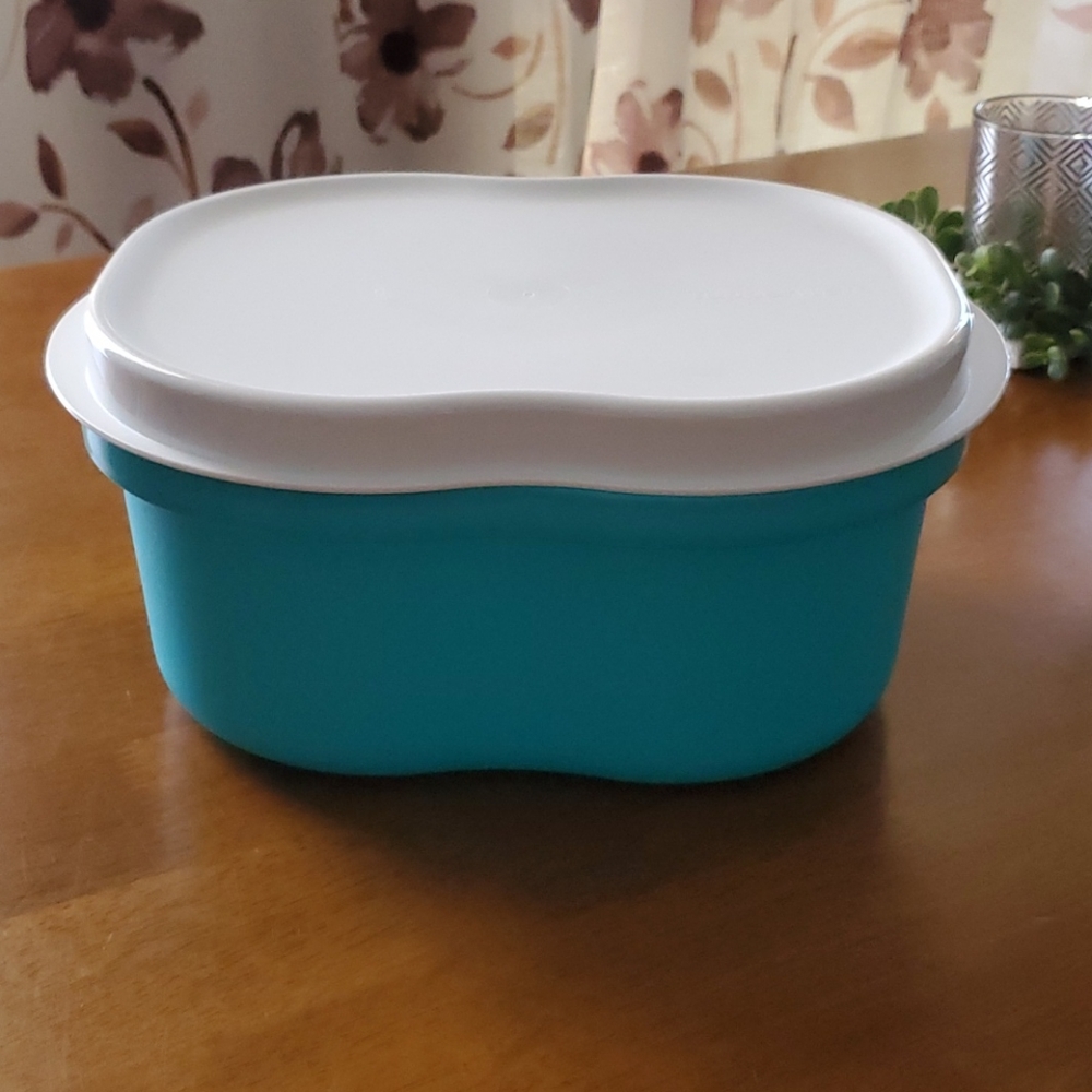 Tupperware super serving dish